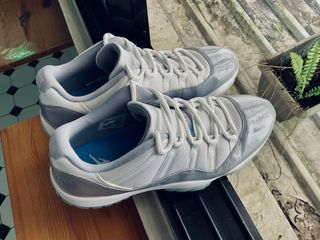 Men's jordan sales 11 low