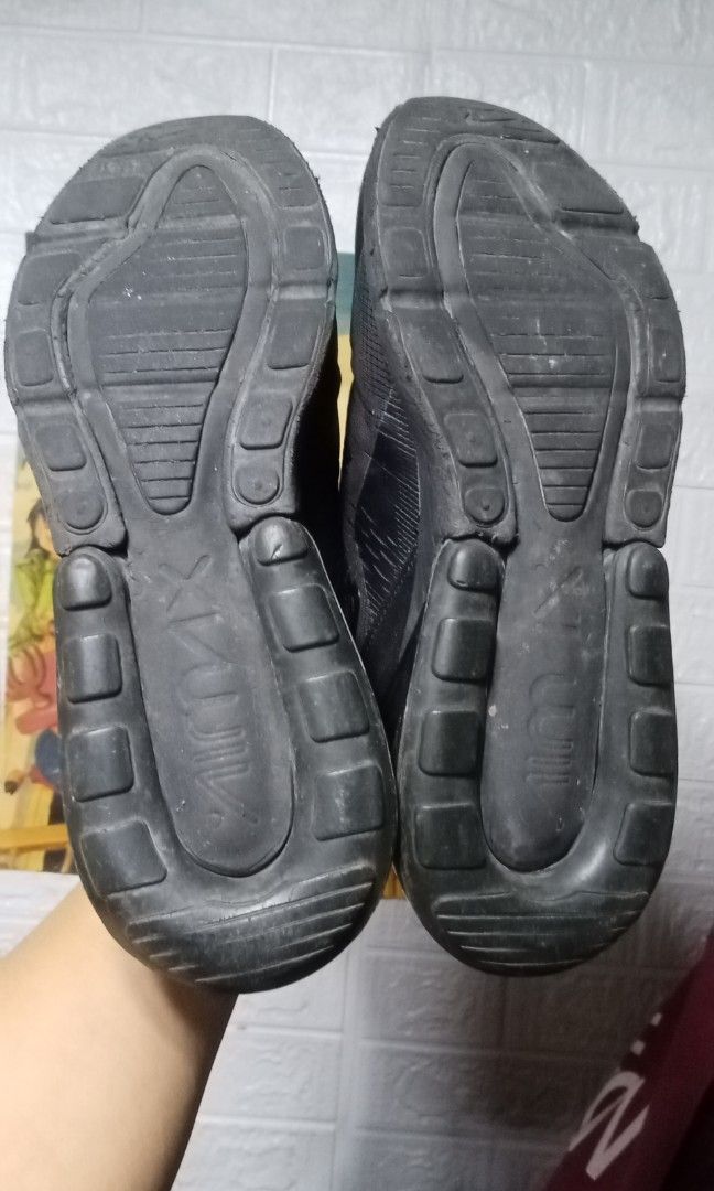 Nike Air Max 270 (Category: Sneakers) located in Antipolo. Submitted by KuyaMoOkkinShop (Listing ID 1278872480, Image 3). Description: Very decent shoes at a very decent price Original Nike Air Max No issue other than scratches and minimal drags. No rips and tears Size 9.5 us men Antipolo loc LBC COP.