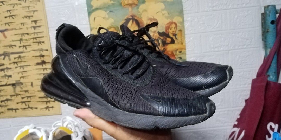 Nike Air Max 270 (Category: Sneakers) located in Antipolo. Submitted by KuyaMoOkkinShop (Listing ID 1278872480, Image 1). Description: Very decent shoes at a very decent price Original Nike Air Max No issue other than scratches and minimal drags. No rips and tears Size 9.5 us men Antipolo loc LBC COP.