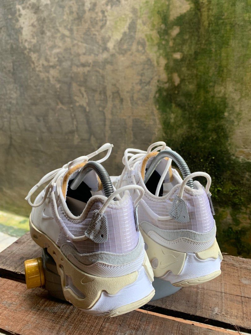 Nike react active Fesyen Pria Sepatu Sneakers di Carousell