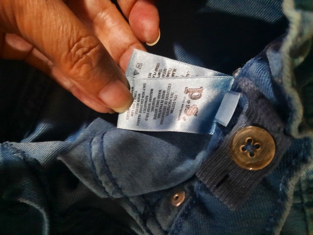 OG BRANDED JEANS (Category: Jeans) located in Bocaue. Submitted by nmnprelovedshop (Listing ID 1278886221, Image 2). Description: All OG from Qatar & Canada. Fits 10-12yo or depende p dn po s built ng bata. Sold separately or take all at ₱2500. Old Navy - ₱500 Aeropostale(PSNY) - ₱650 Quicksilver - ₱850 Northface - ₱750 For serious buyers only. MOP: Gcash or Bank Transfer(w/ addtn'l discount) Thank ü & GOD BLESS!😊.