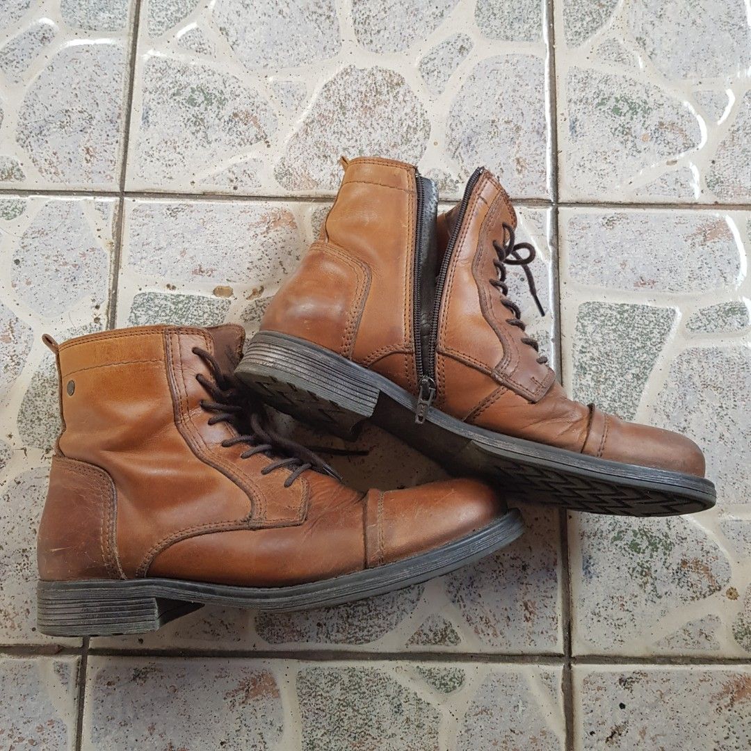 ORIGINAL genuine leather boots (US7 mens) (Category: Boots) located in Marikina City. Submitted by ohmyj888 (Listing ID 1278887668, Image 3). Description: Used for a few times us7 Mens (can fit up to size 8) made in Portugal price is non negotiable RFS: decluttering Note: SF to be shouldered by the buyer , can do meetups along Marikina areas only.