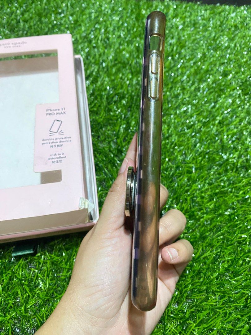 Original Kate spade iphone 11 pro max case (Category: Cases & Sleeves) located in Valladolid. Submitted by shopandsellgirl (Listing ID 1278787985, Image 3). Description: Naka angat yung sa sides dinikit lang (see last photo) Okay pa gamitin Orig orice 2k plus.