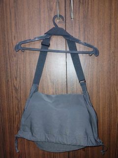 Original Uniqlo Drawstring Shoulder Bag