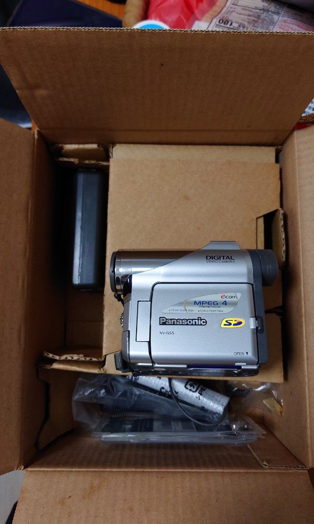 Panasonic Digital Video Camera NV-GS5 (二手，欠電池及火牛，螢幕已