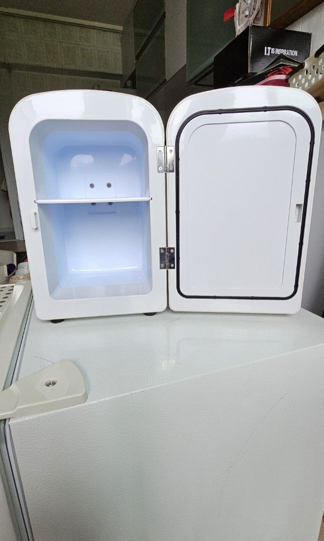 Potable Mini Fridge Stylux CH8005, TV & Home Appliances, Other Home