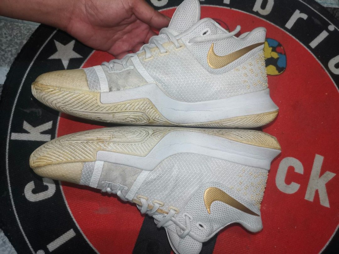 PRELOVED NIKE KYRIE 3 EP FINALS Men s Fashion Footwear Sneakers on Carousell