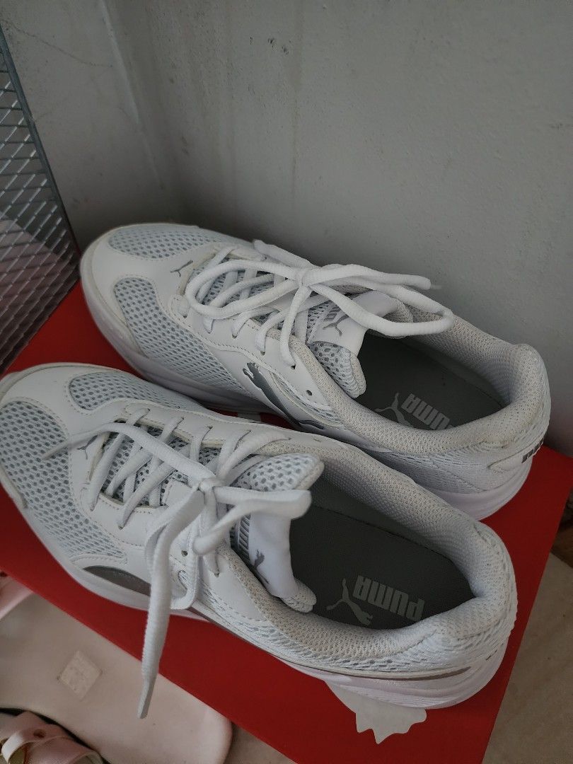 Puma white online sports shoes