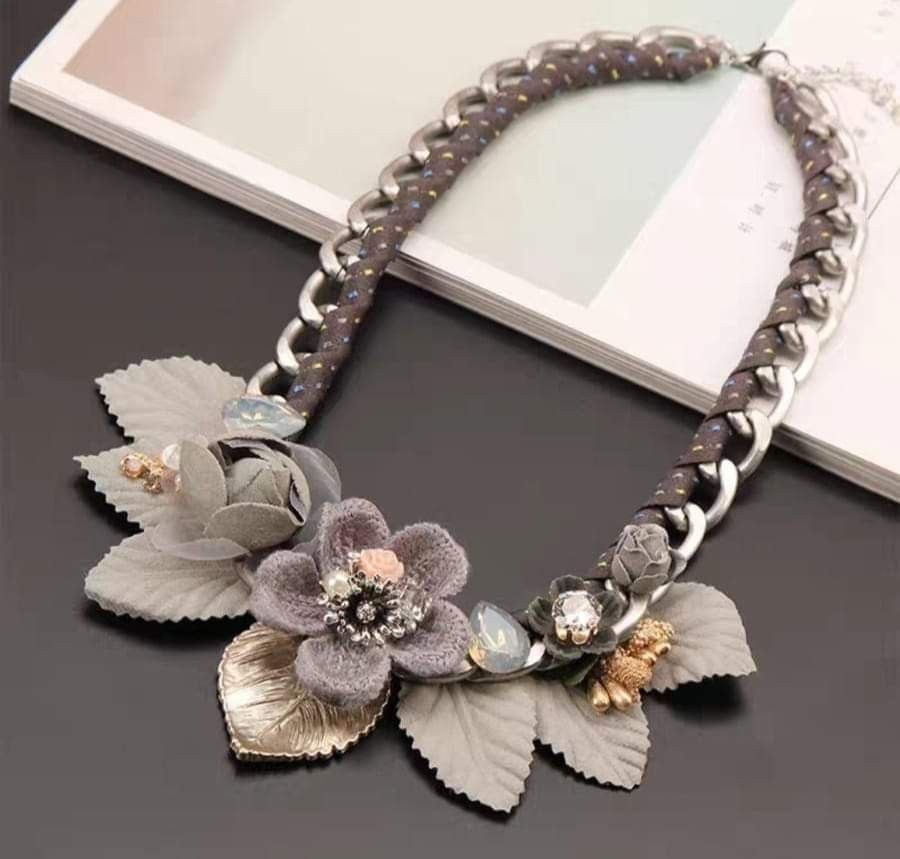 Chunky flower hotsell statement necklace