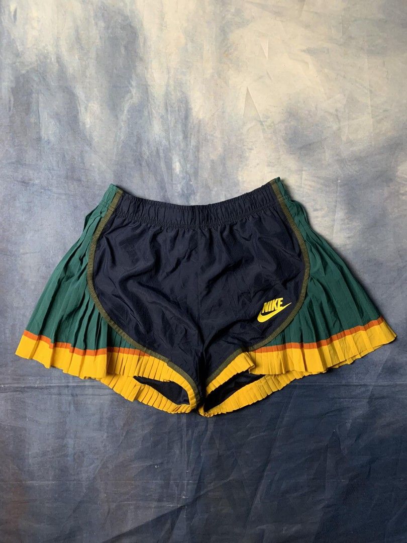 Nike sacai shorts hotsell