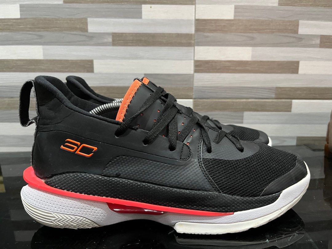 Sepatu under armour curry store