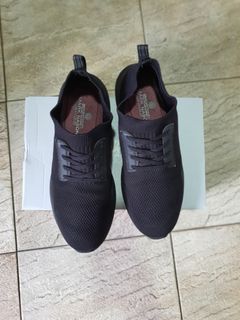 Mens black skechers clearance sale