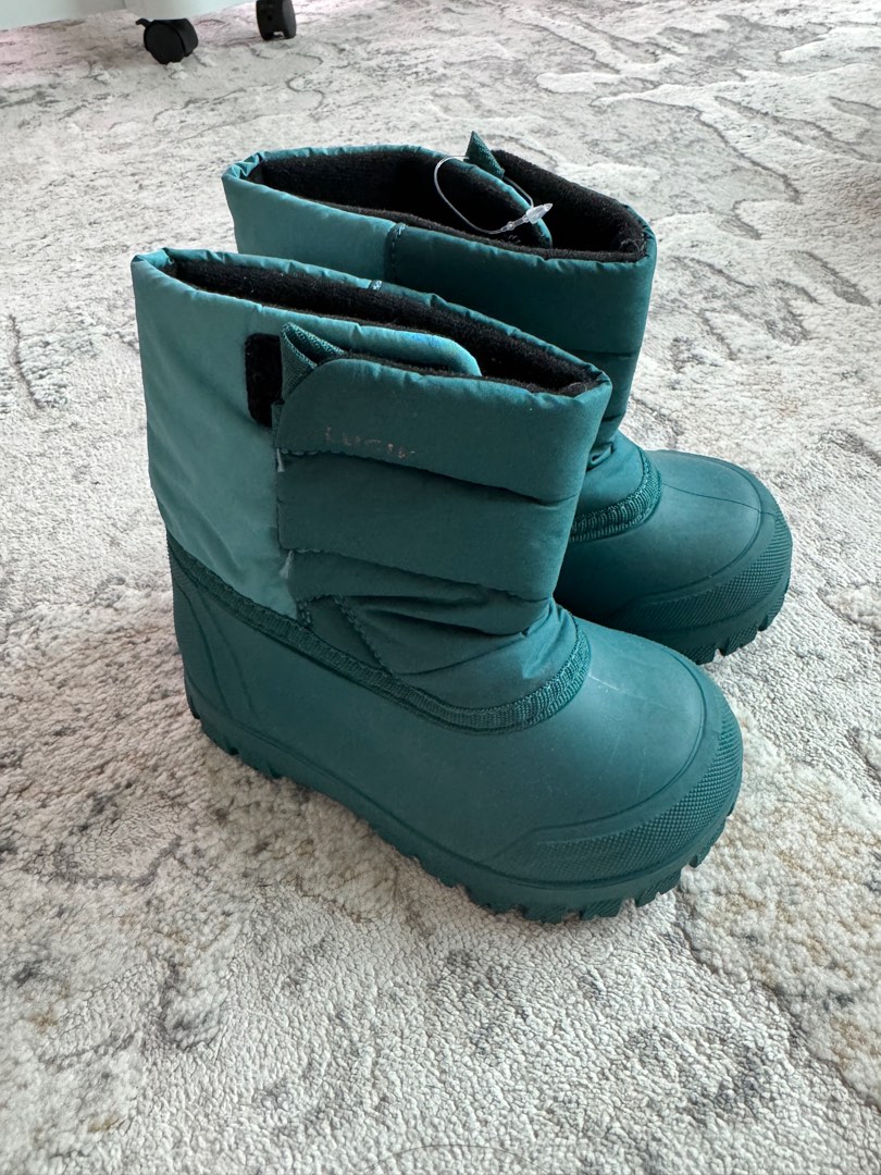 Mini boden outlet snow boots