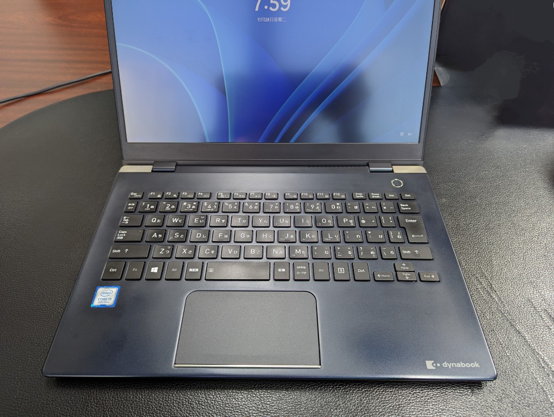 超輕Toshiba Dynabook G83 laptop (820gram) 16G ram Intel i5 gen 8 