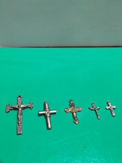 vintage 5 Miniature CRUCIFIXES/Very small!/Magnificent set!
