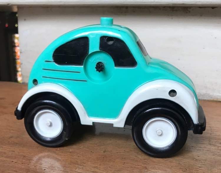 VW Beetle Alarm Clock (Category: Clocks) located in Quezon City. Submitted by dodjieaguila (Listing ID 1278828318, Image 3). Description: Used Beetle alarm clock 3 AA batteries not included .