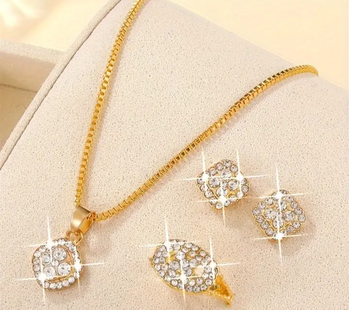 1 set 18K Golden Classic and Elegant Jewellery Set for All Ladies