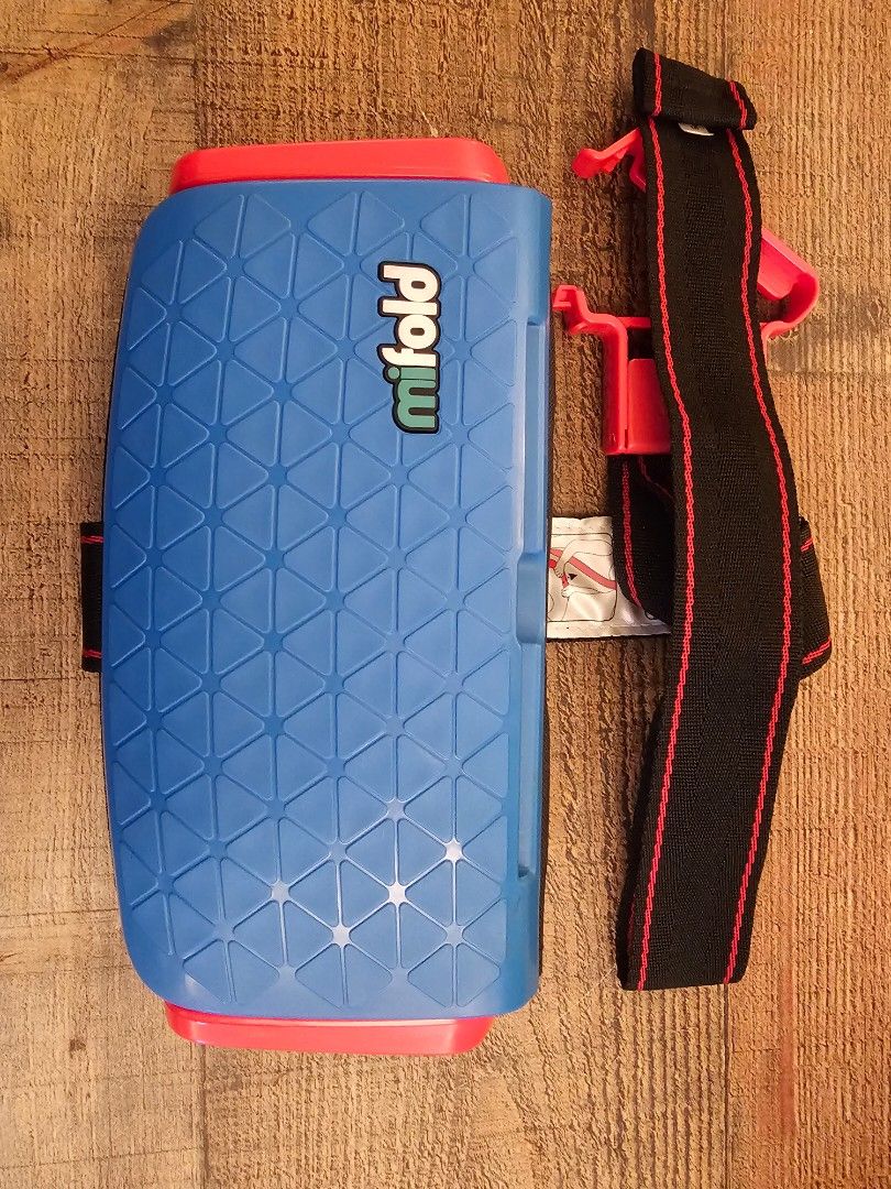 2 Sets Original MiFold Child Car Seat for sale 50 for 1 and 80 for 2