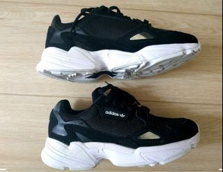 0.5 adidas ADIDAS By STELLA McCARTNEY