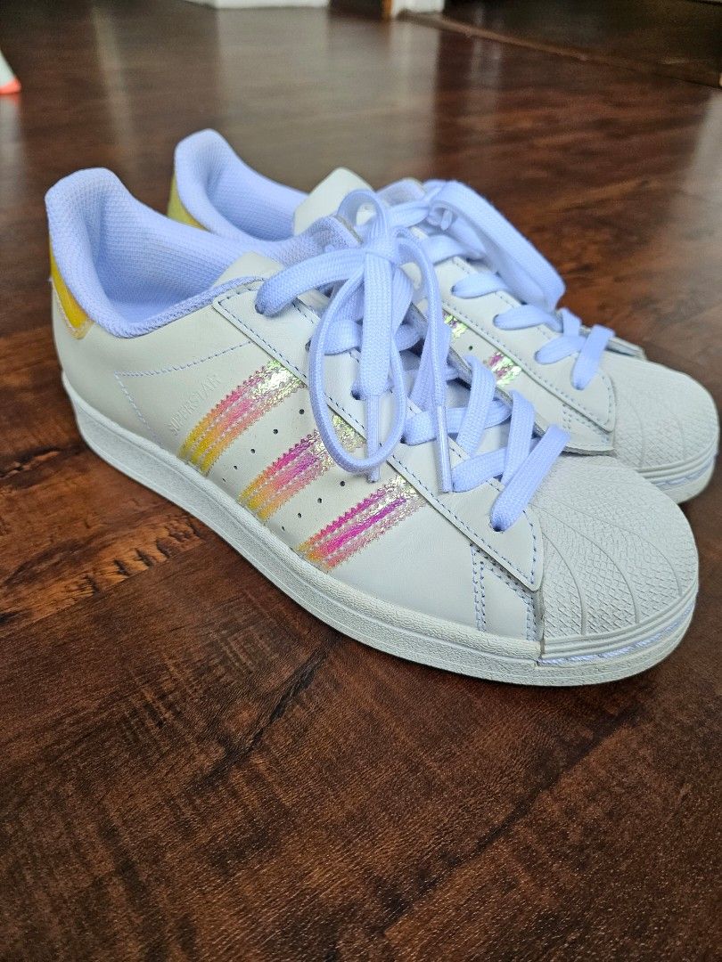 Adidas superstar too big discount