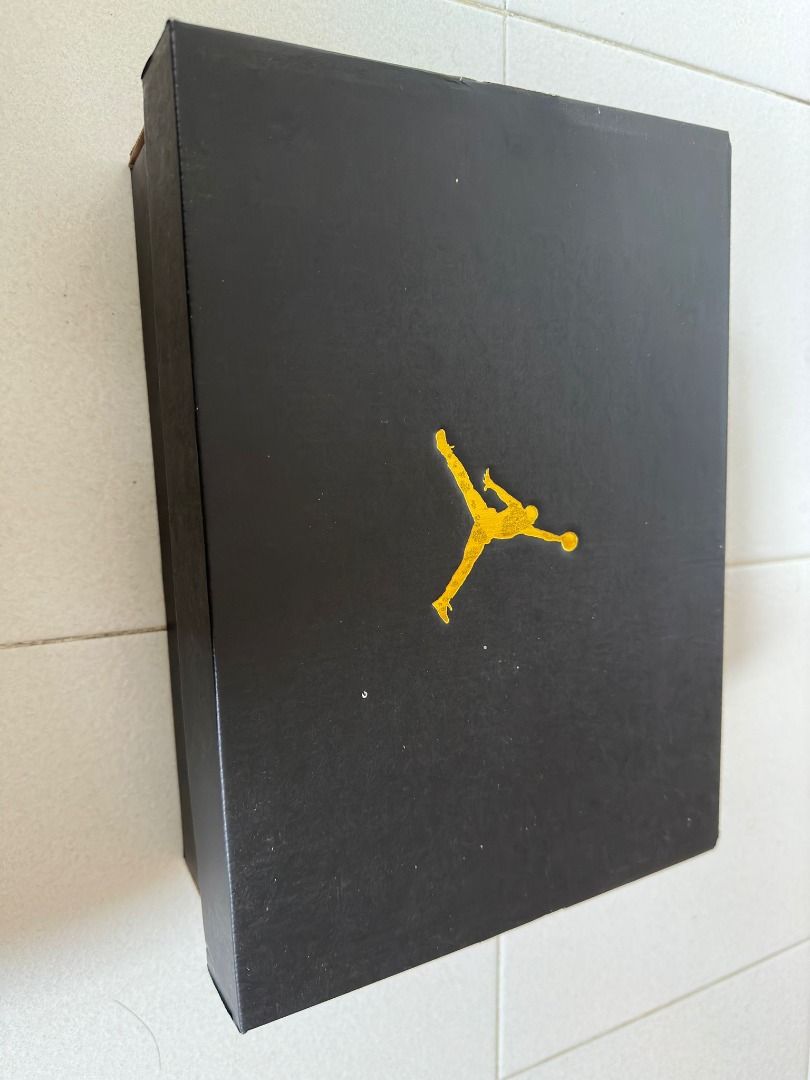 air jordan 1 mid US 9 Retail price 209