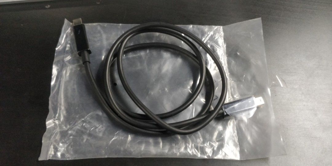 Apple thunderbolt 2 cable 1m （分類：電腦線、轉接線及轉換器）位於 Hong Kong。 由 hpssshk 提交（商品編號 1279053089，圖片 1）。簡介： Apple thunderbolt 2 cable 1m。