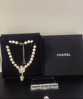Authentic
Chanel Cocomark Flower Choker Necklace Pearl/Strass Gold B23S
