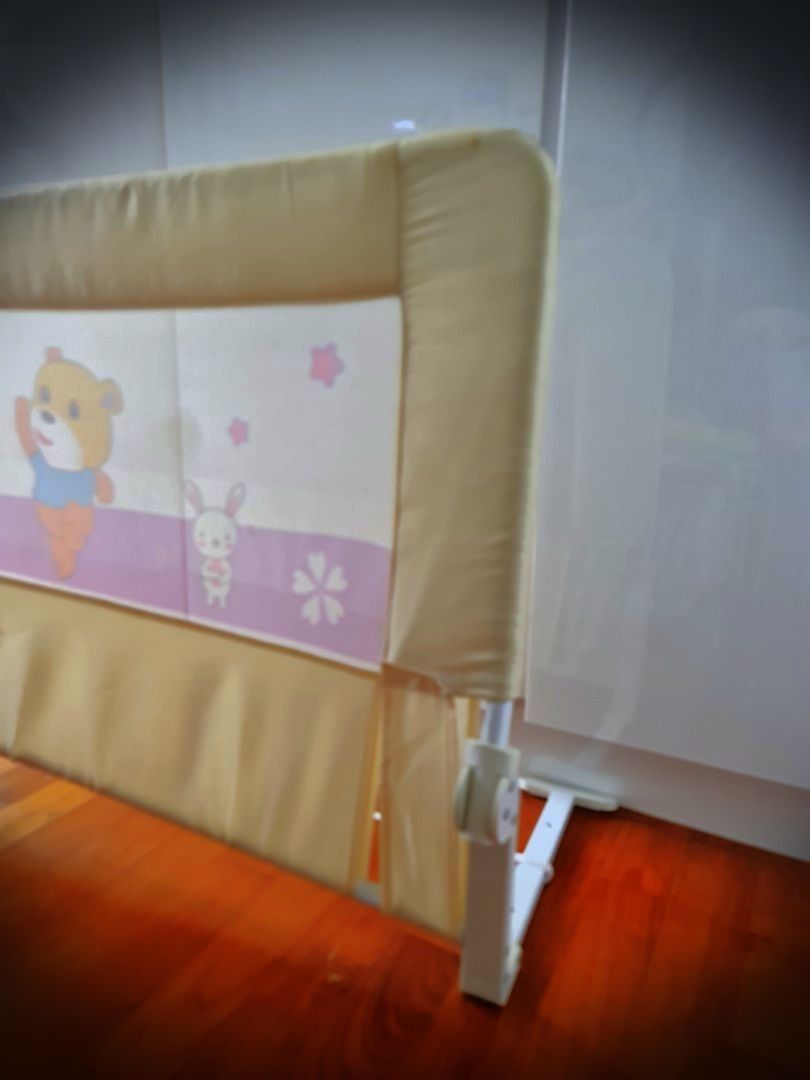 Bed railing (Category: Bed Guards) located in Singapore. Submitted by ho2pe (Listing ID 1275968840, Image 4). Description: bed railing for king and queen size bed to prevent baby or young kids from falling..