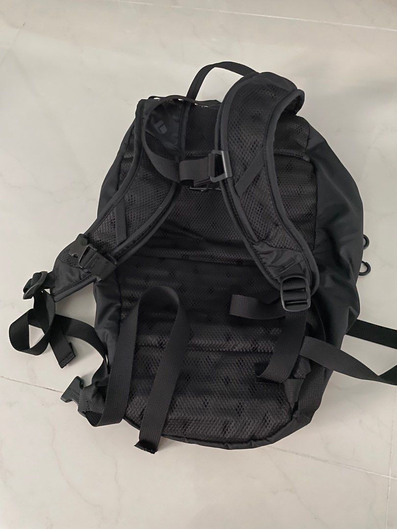Black diamond bbee 11l top backpack