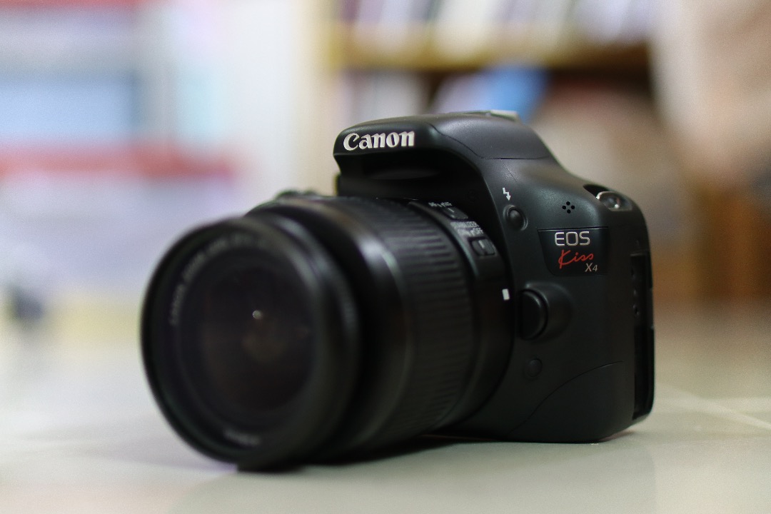 Canon EOS 550D Camera Body (EOS Kiss X4) + Canon 18-55mm IS II Lens