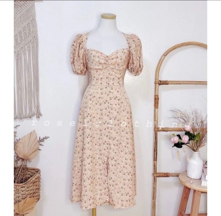 Casual maxi dress with front slit (Category: Dresses) located in Naga. Submitted by yellowpumpkin08 (Listing ID 1278942796, Image 1). Description: This dress is very pretty in actual sadly it is too big on me, bought here in carousell also..
