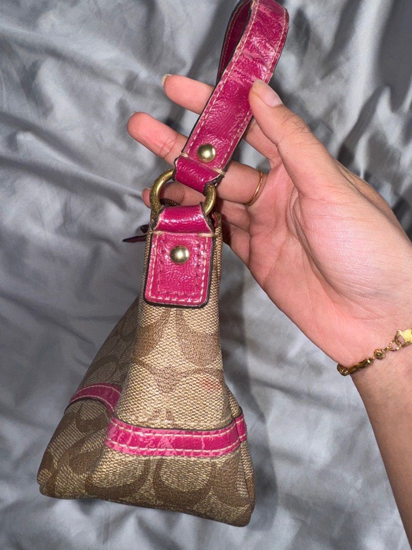 Coach purse hotsell with pink handles