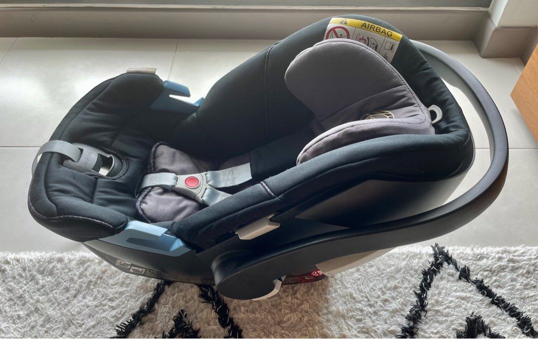 Cybex Infant Car Seat Aton 5. Rarely used Buy or Rent
