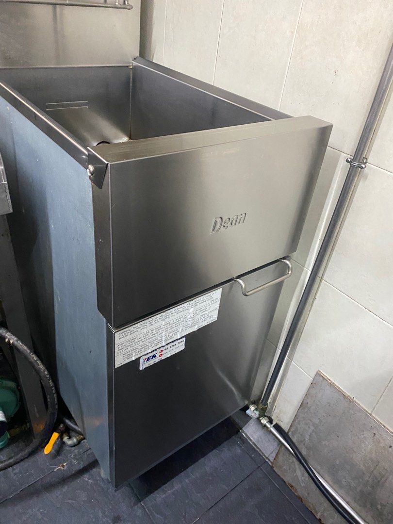 Dean Free standing deep fryer, TV & Home Appliances, Kitchen Appliances