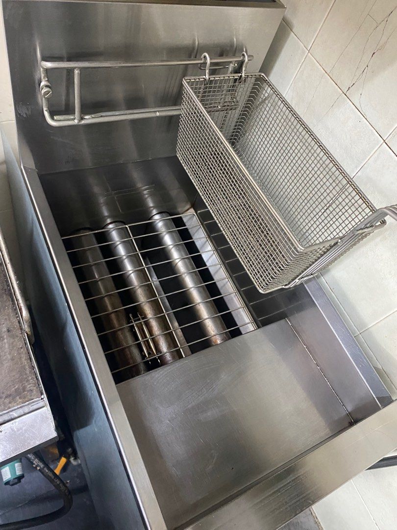 Dean Free standing deep fryer, TV & Home Appliances, Kitchen Appliances