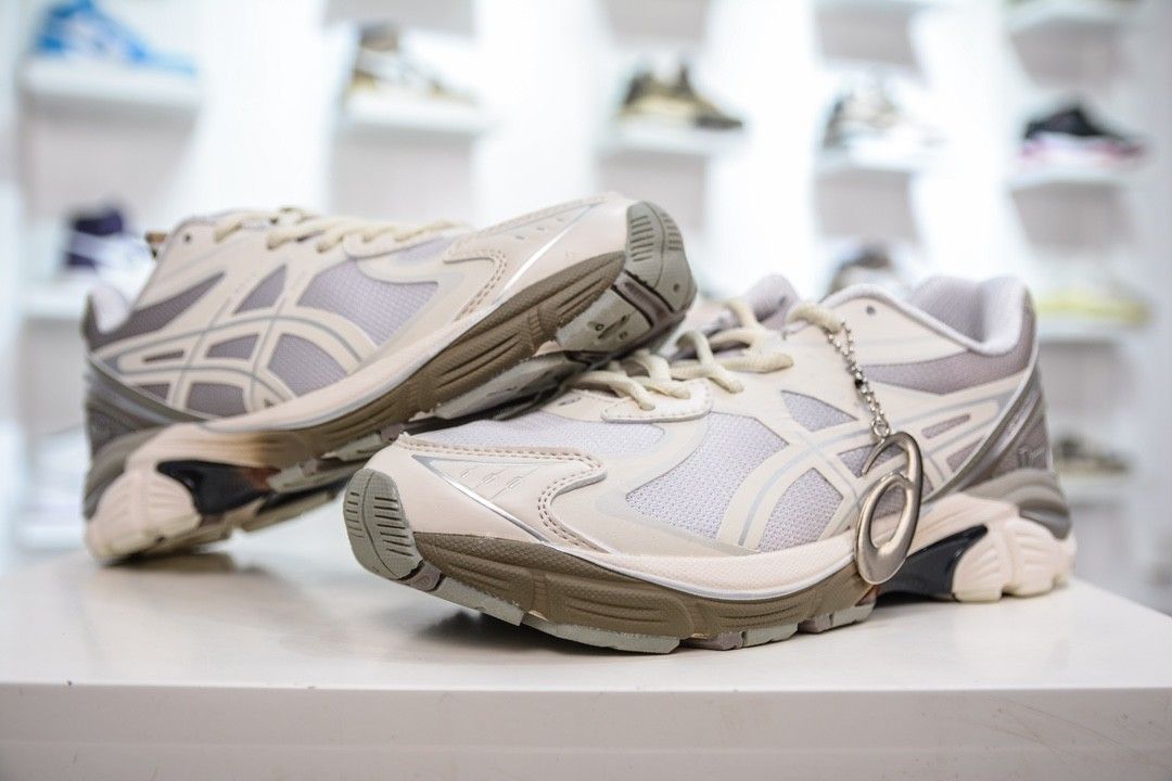 Asics sneakers wolf top