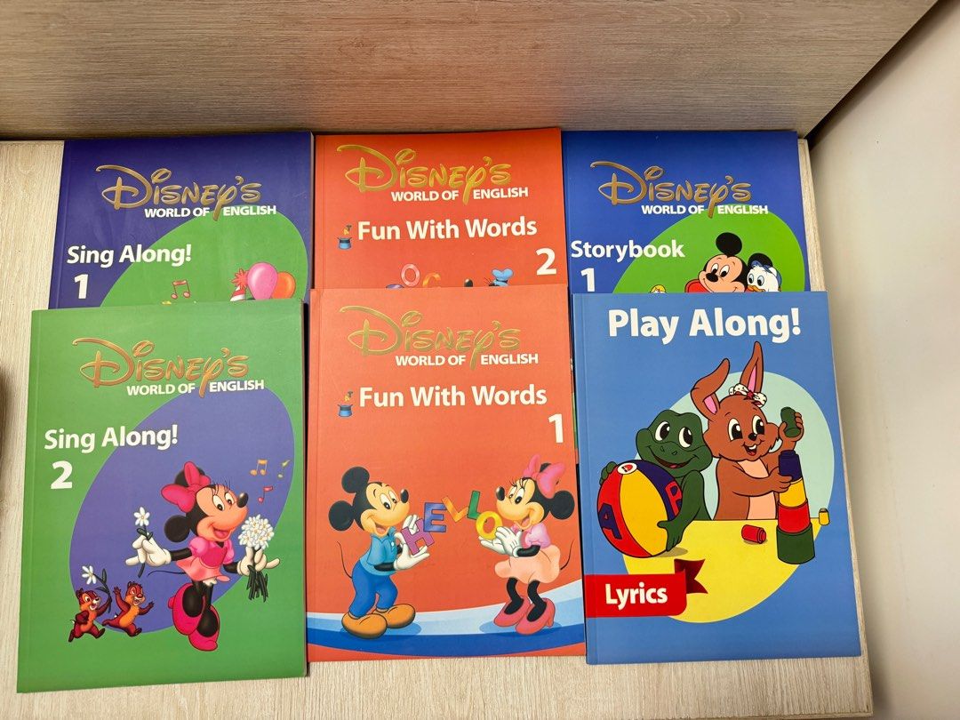 Disney world of English play along / sing along / listen
