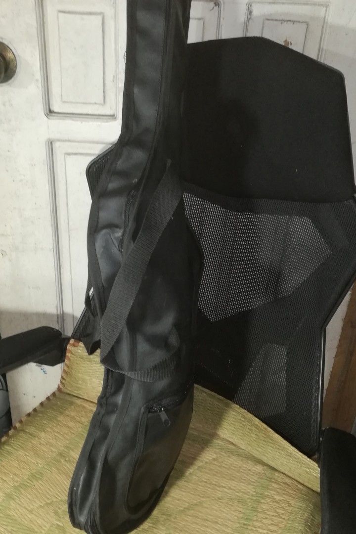 electric guitar case (Category: Musical Instruments) located in Paranaque City. Submitted by 4thestate.surplusan (Listing ID 1279100319, Image 2). Description: electric guitar case, used. issue on hardware locks on sling. size 110 cm x 32 width.