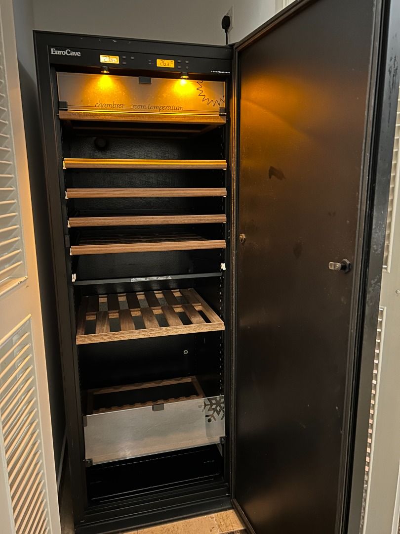 Eurocave Classic 83 wine chiller up to 230 bottles, TV & Home