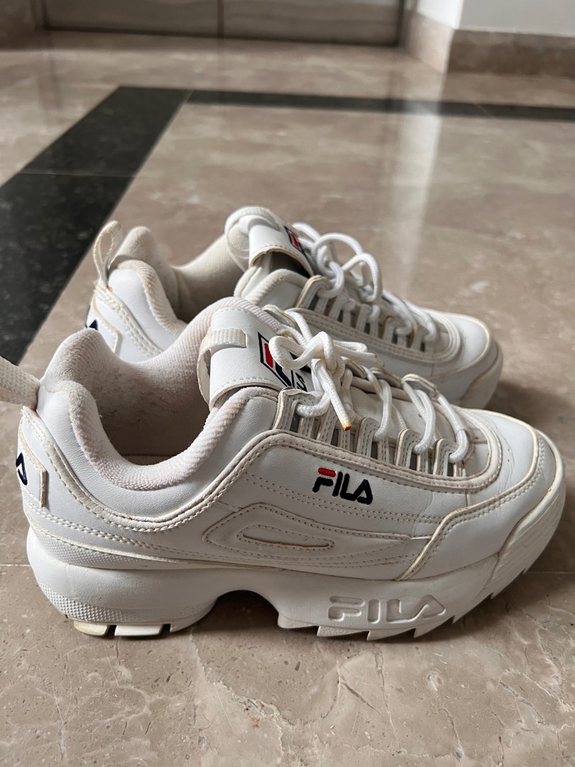 Fila black hot sale sneakers women