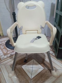 Foldable adjustable high chair