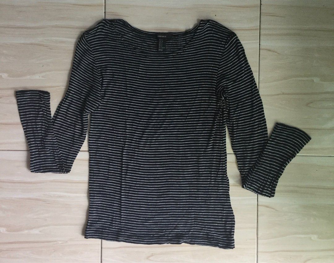 FOREVER 21 BLACK|WHITE STRIPES LS TOP (Category: Longsleeves) located in Batangas. Submitted by helpme_declutter (Listing ID 1278984106, Image 2). Description: S on tag fits M No flaws .