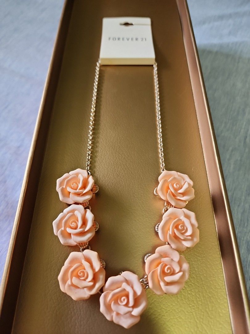 Forever 21 shop rose necklace