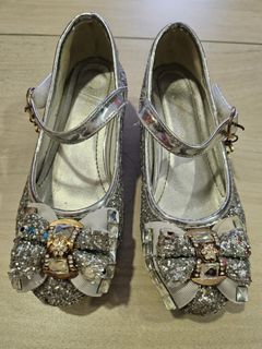 Girls silver hot sale shoes size 13