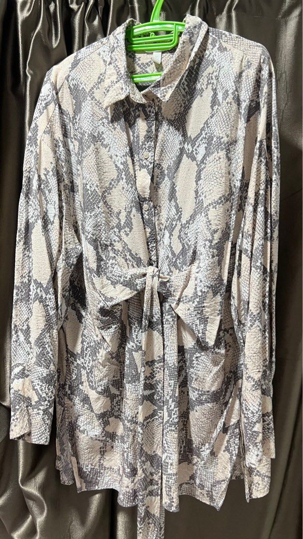 H&m snake print blouse discount