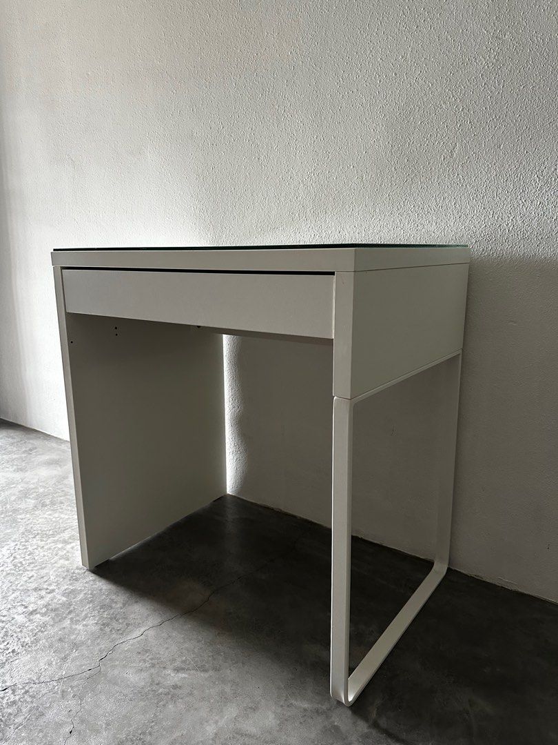 Ikea micke outlet glass top