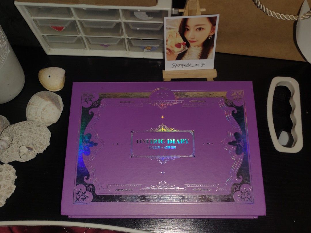 IZ*ONE - ONEIRIC DIARY 3RD MINI ALBUM (ONEIRIC VERSION) - Includes Photo Card, VR & Outer Case - Like New K-Pop Collectible