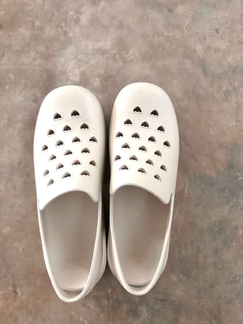 harga sandal jelly bunny