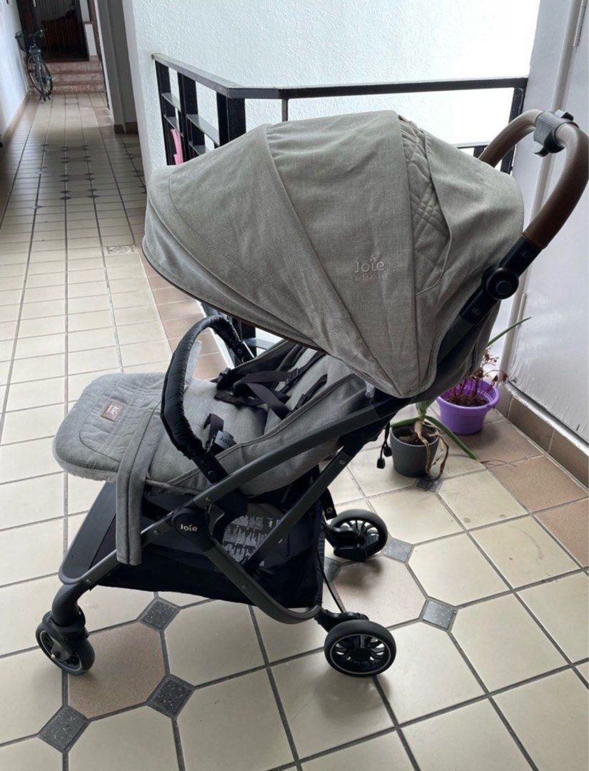 Cuggl walnut deals lightweight stroller