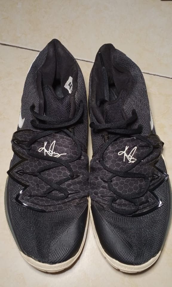 Kyrie 5 Ukuran 44